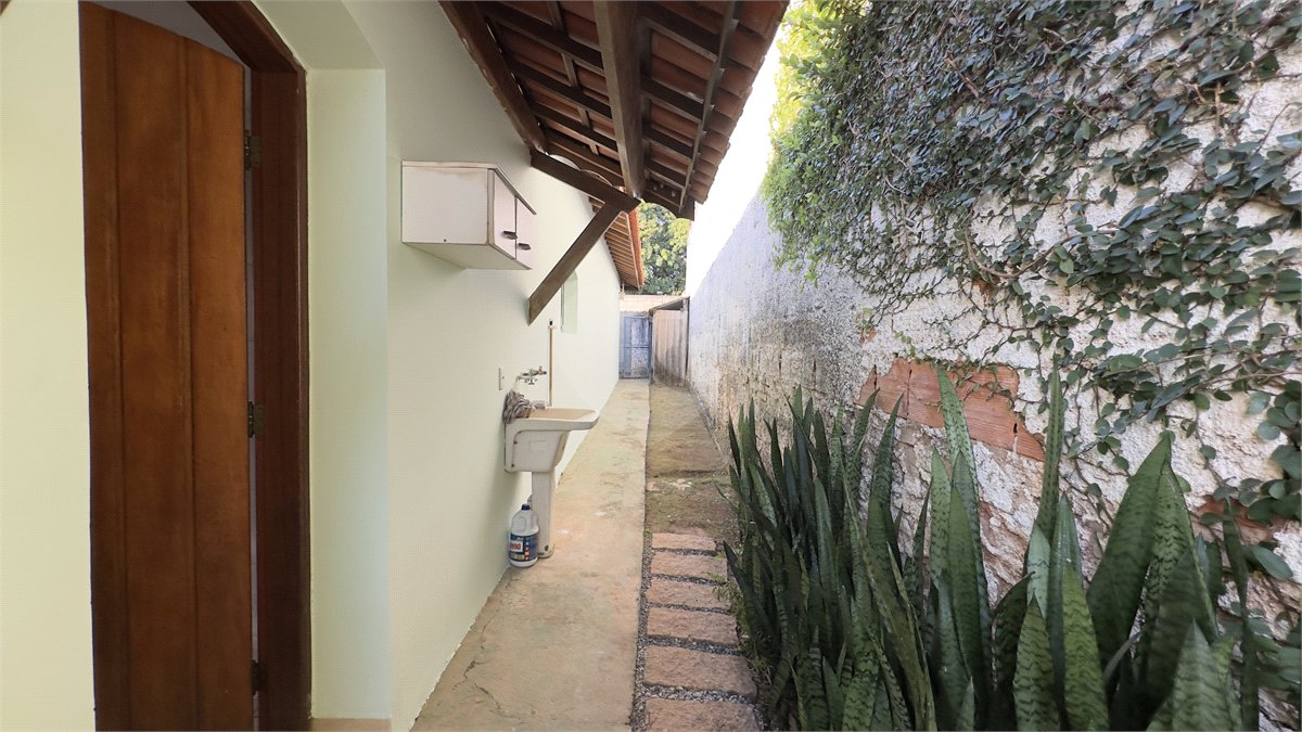 Casa à venda ou para alugar com 2 quartos, sendo 1 suíte, no condomínio Acmti - Colinas do Mosteiro, Terras de Itaici e Recanto dos Pássaros, Indaiatuba - SP