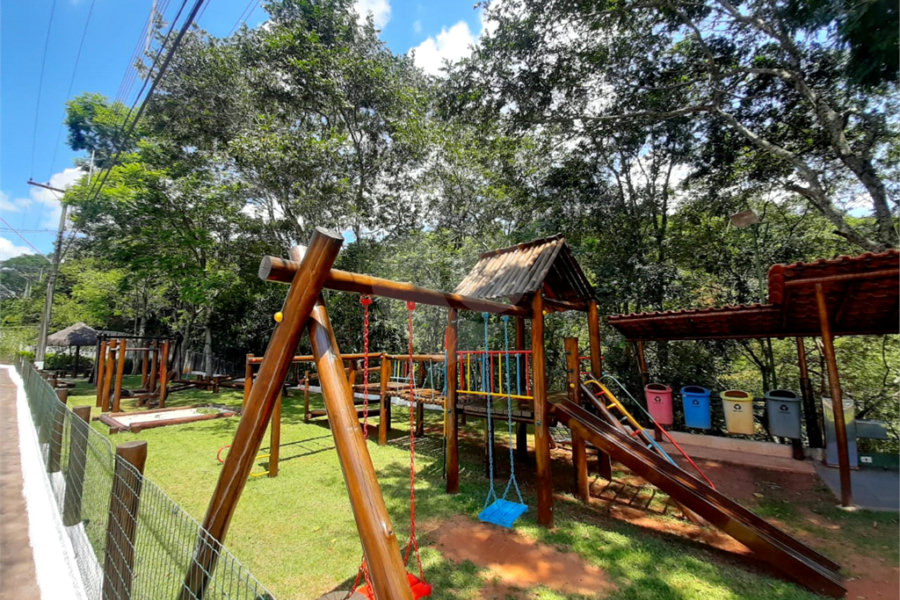 Sobrado à venda com 4 suítes em Roseira, Mairiporã, SP