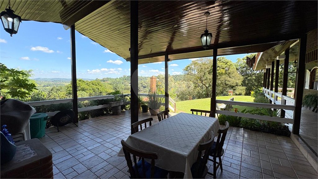 Sítio à venda com 4 quartos, sendo 2 suítes,  em Sorocamirim (canguera), São Roque, SP