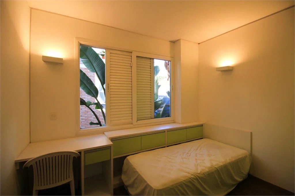 Casa à venda ou para alugar com 5 quartos, sendo 3 suítes, em Vila Madalena, São Paulo, SP