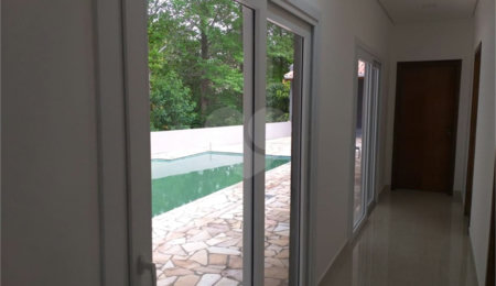 Casa à venda com 2 quartos, sendo 1 suíte,  no condomínio Figueira Garden, Atibaia - SP