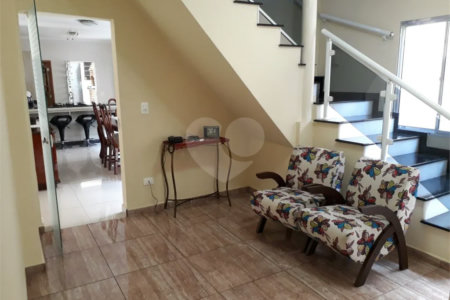 Sobrado á venda 222m² 3 quartos na região do metrô Guilhermina Esperança, Penha