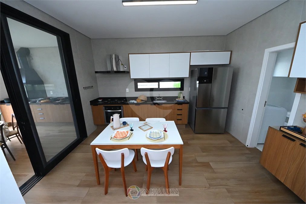Indaiatuba - SP - Condomínio Helvetia Park - 490 m² Terreno - Sobrado com 307 m² de Área Construída - Escritório com móveis planejados - Sala de estar e jantar ampla e integradas - Cozinha planejada completa, com eletrodomésticos (cooktop, forno, coifa, geladeira, microondas) - Lavanderia