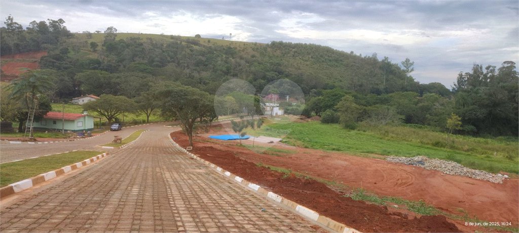 Terrenos de 300 metros em condomínio fechado e prontos para construir na região de Atibaia