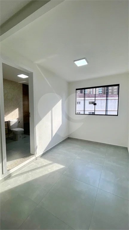 Sobrado com 3 andares, 350 m², 6 quartos, 2 suítes e 5 vagas para locação no Jardim Anália Franco!
