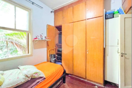 Apartamento na Vila Mariana, 3 quartos, 2 banheiros, 2 vagas.