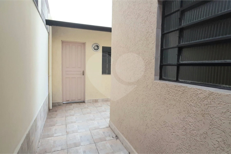 Sobrado amplo com 3 quartos, suíte e quintal para venda no Tremembé !!!