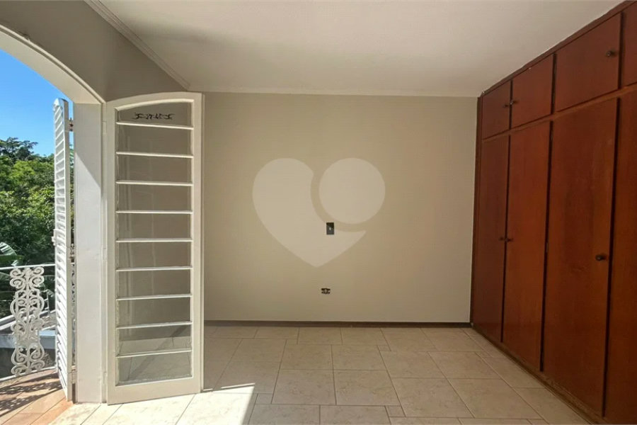 Venda Casa com 4 Dormitórios no Parque Santa Cecília