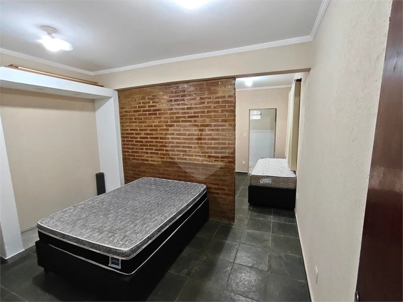 Casa à venda com 4 quartos, sendo 2 suítes,  em Country Residencial Felix, Bom Jesus dos Perdões, SP