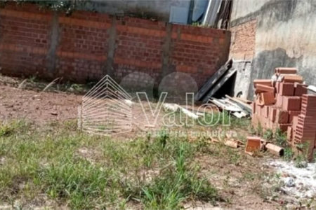 Terreno com 211,60 m² de área total.