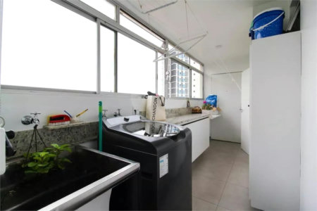 Apartamento para venda em Moema com 185m², 3 dormitórios sendo 1 suíte e 1 vaga
