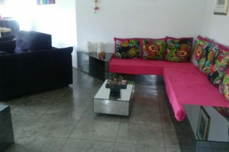 Casa no Butantâ com jardim e piscina