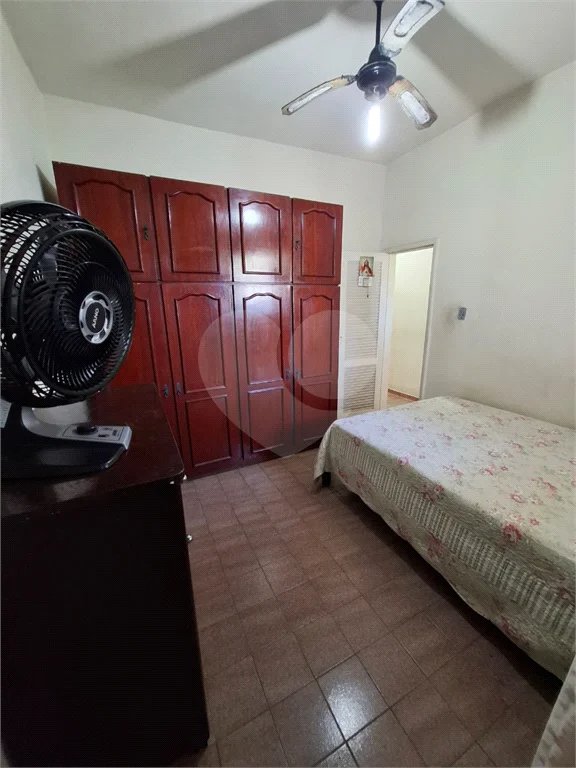 Ó TIMO CASA COM 3 QUARTOS E TERRAÇO EM CONTOMINIO FECHADO