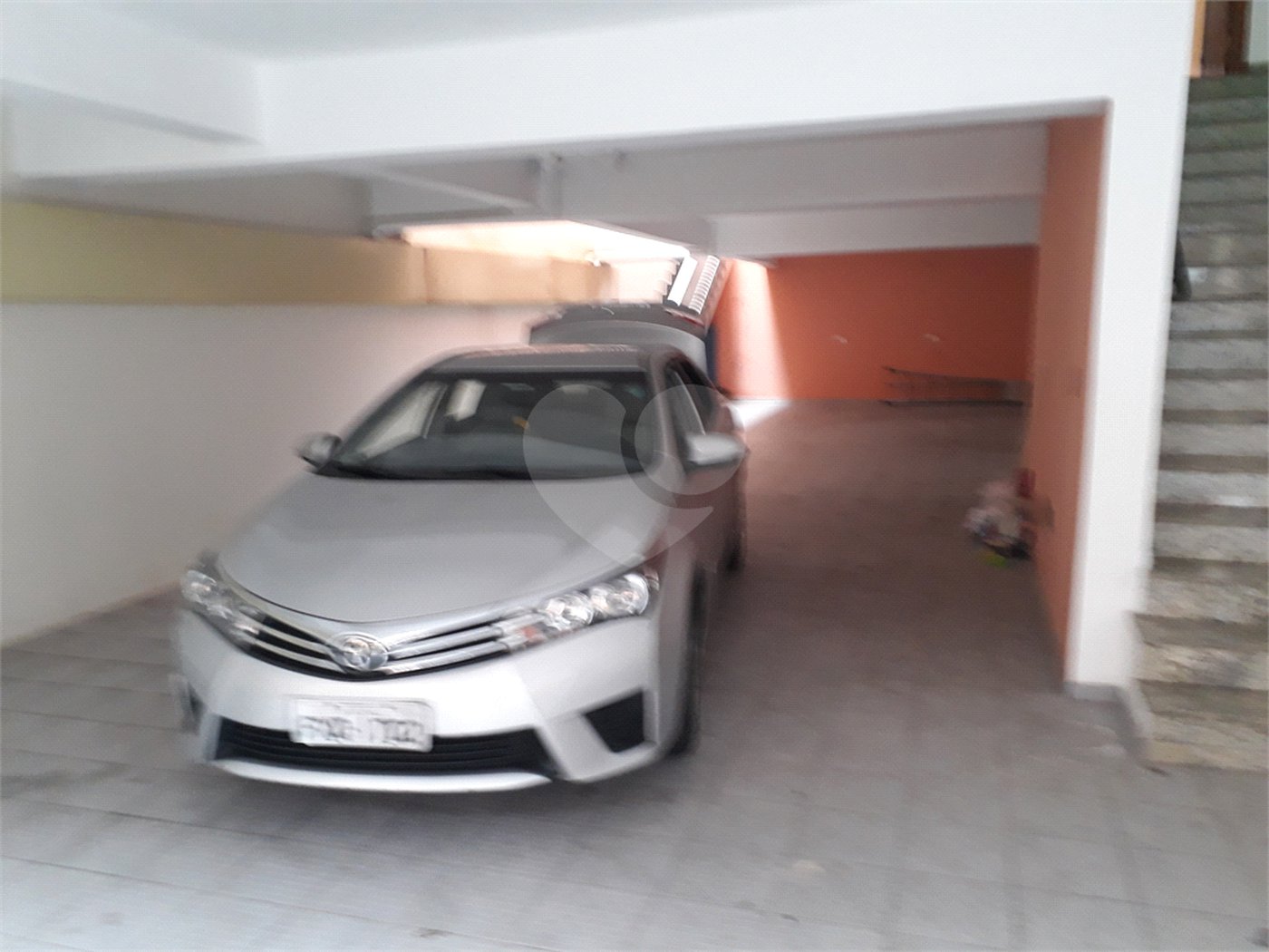 Mansão em condomínio, com 6 suites, e vagas para 15 autos....