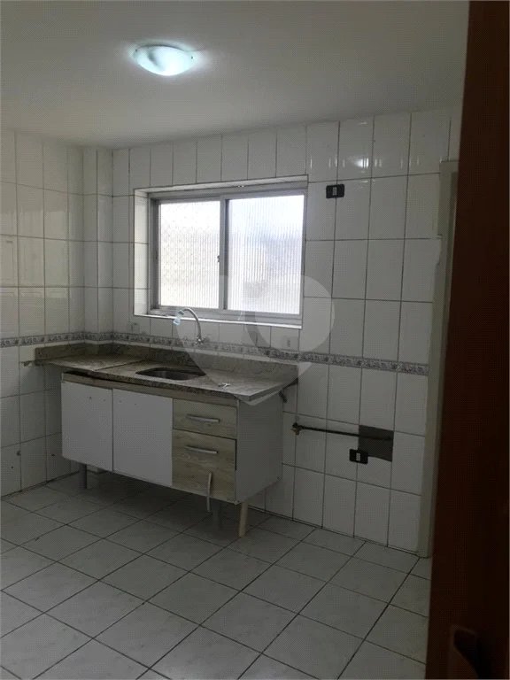 Espaço e Segurança no Bom Retiro: Apartamento de 100 m² com Infraestrutura Completa