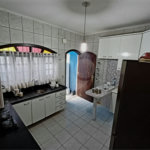 Casa à venda em Atibaia com 5 dormitórios (1 suíte), piscina e área gourmet, 2 vagas garagem, avalia permuta e financiamento