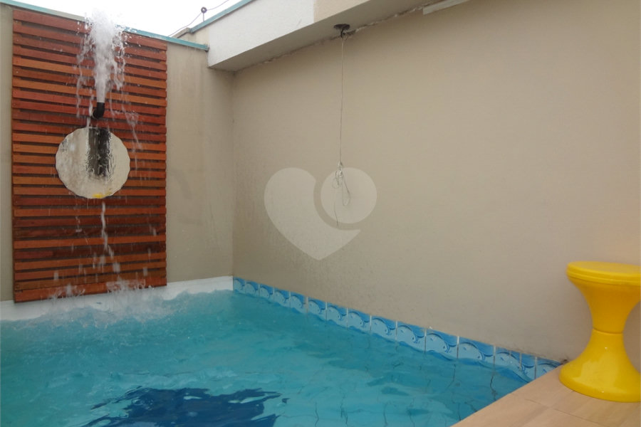 COBERTURA COM PISCINA E CHURRASQUEIRA NA CASA VERDE.