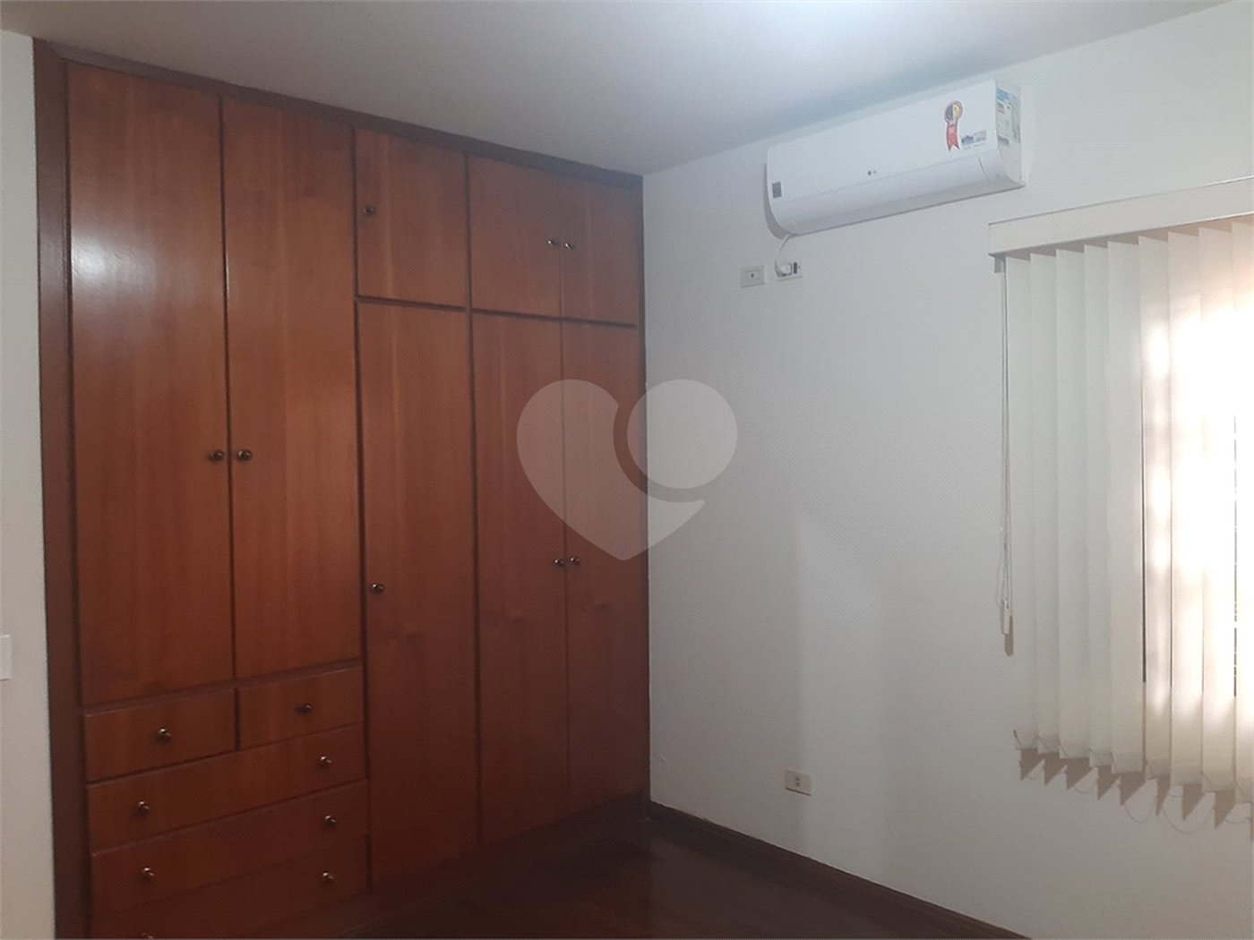 Bela casa com boa localização no bairro Portal do Sol