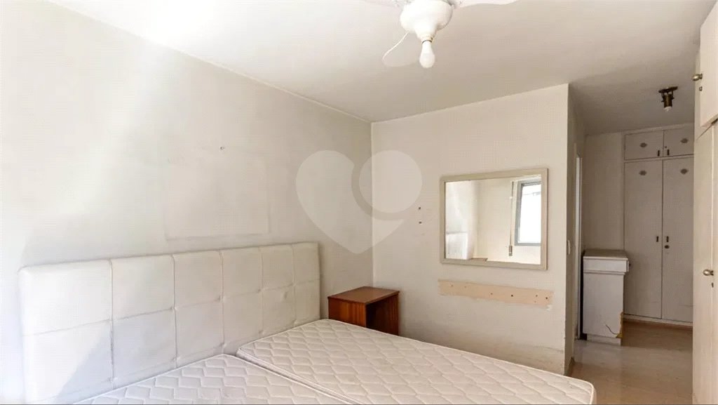 Este elegante apartamento em Higienópolis oferece 224m² de área muito bem distribuída, perfeito para quem valoriza conforto