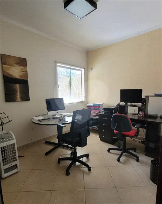 Casa Exclusiva com Pé-Direito Alto e Área Gourmet no Jardim Paraíso