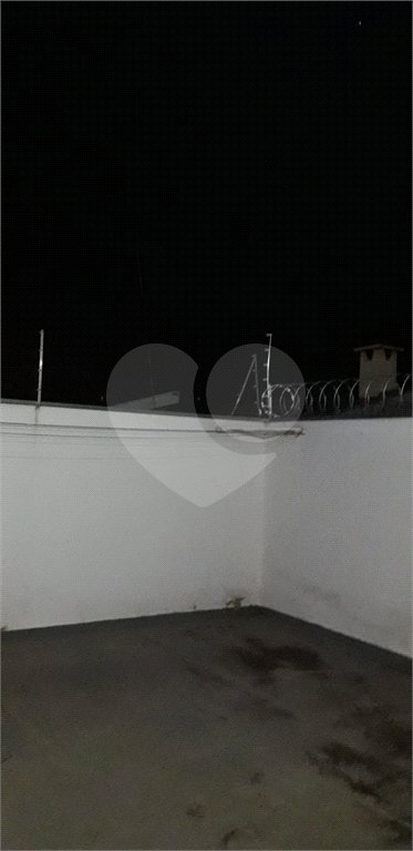 Casa térrea com 3 dormitórios, sendo 1 suíte.