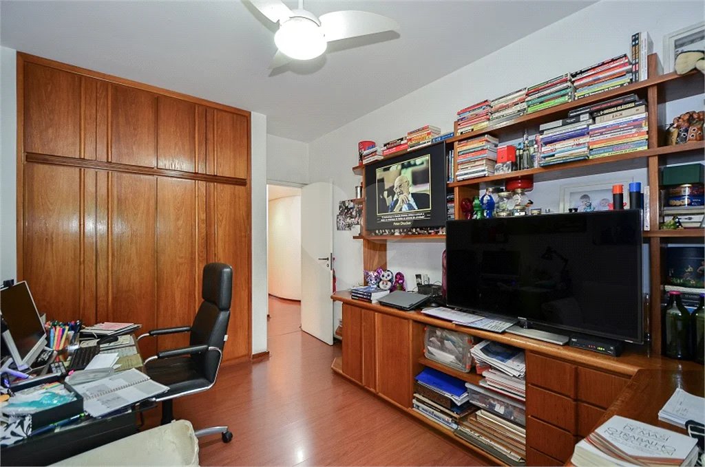 Imóvel de 226m² exclusivo com sala ampla 4 quartos, 2 suítes, 4 vagas Higienópolis