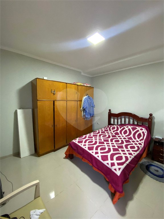 Casa Térrea com 2 dormitórios, sendo 1 suíte.