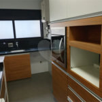 Linda cobertura Duplex om 3 dormitórios, sendo uma suíte com armários e ar condicionado e 2 vagas .