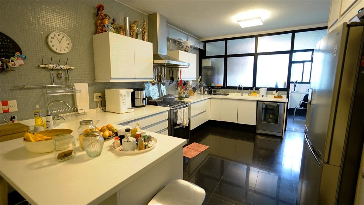 Apartamento à venda com 4 quartos, sendo 3 suítes, em Santo Amaro, São Paulo, SP