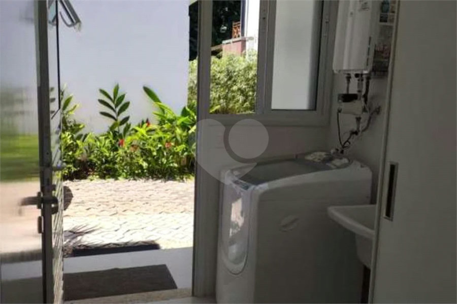Maravilhosa Casa em Condomínio com 4 Suítes na Praia de Juquehy!!!
