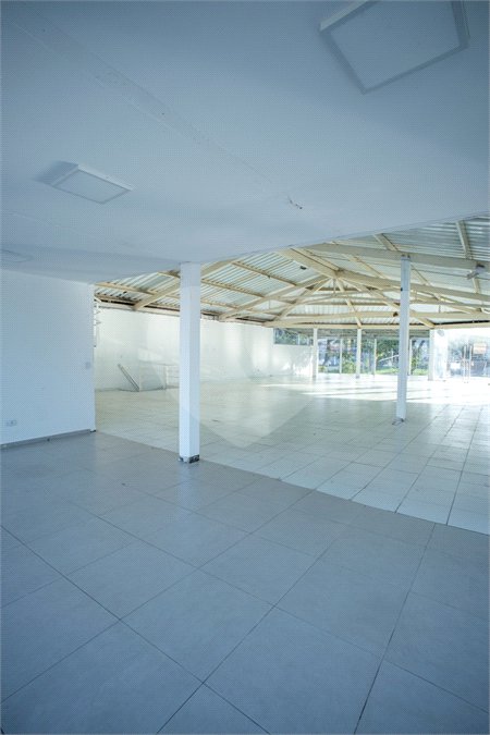 Lindo Salão Comercial para locação com 924m2 no Centro de Atibaia