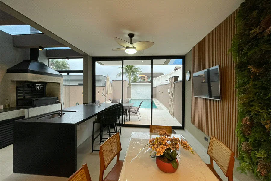 Casa à venda ou para alugar com 5 quartos, sendo 4 suítes,  em Morada da Praia, Bertioga, SP