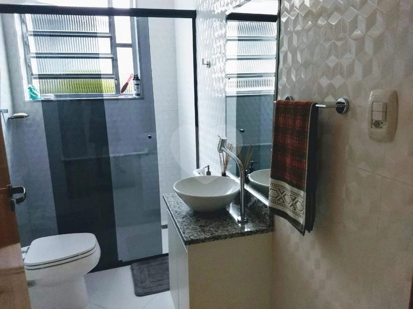 CASA TÉRREA À VENDA NA MOOCA - COM PORTEIRA FECHADA.