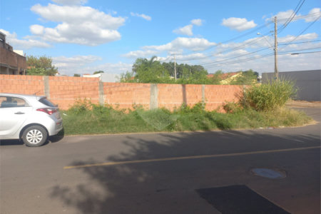 Terreno para venda contendo 300,00 m² de área total.
