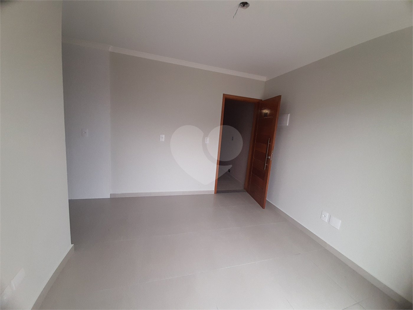 Apartamento VENDER com 44m2, com 2 quartos, banheiro, sala integrada à cozinha e 1 vaga de garagem