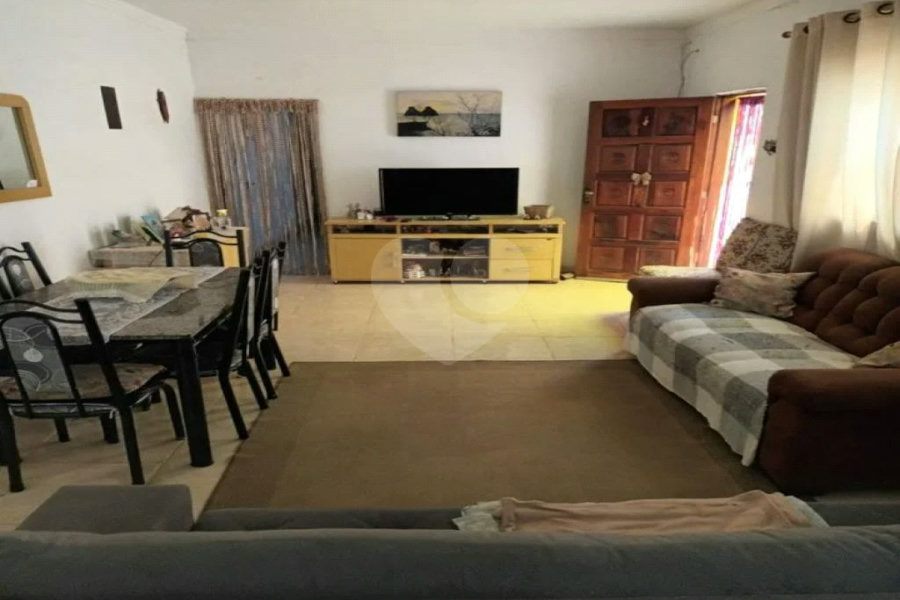 Terreno grande com 2 casas em São Paulo! Casas bem arejadas.