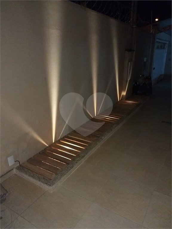 Casa térrea com 2 dormitórios.