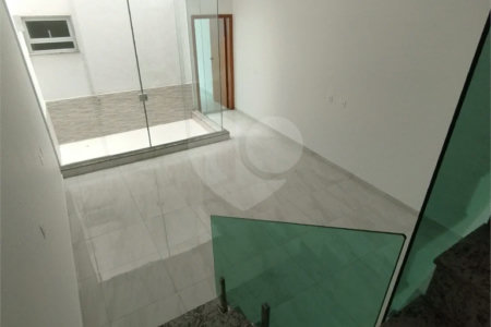 Sobrado à venda, 3 suítes, garagem, a 300 m do metrô Vila Matilde