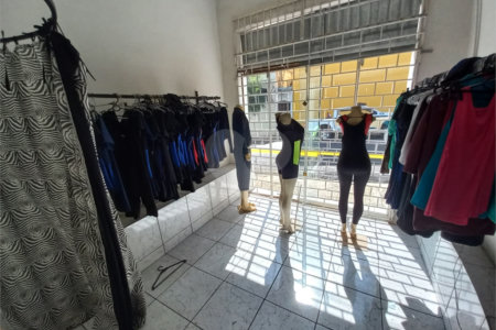 Salão comercial com 206,00 m² .