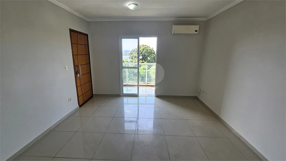 Apartamento Locação Condomínio Anguri com 02 dormitórios com Ar e Sacada