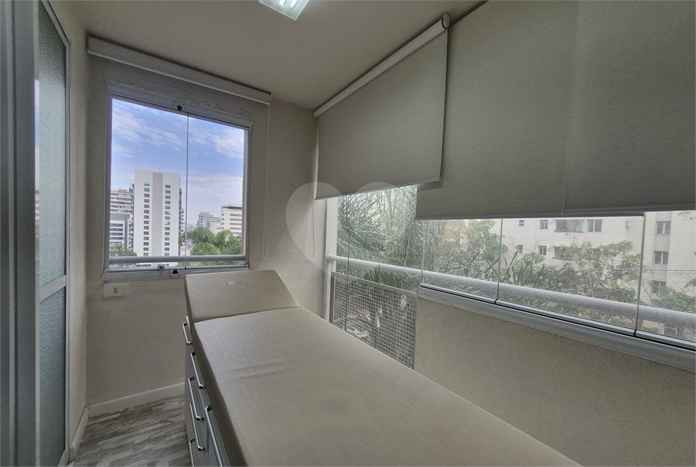 Sala comercial para venda ou locação na Brig.ís Antônio entre Paulista e Parque do Ibirapuera, 70 m², duas vagas de garagem