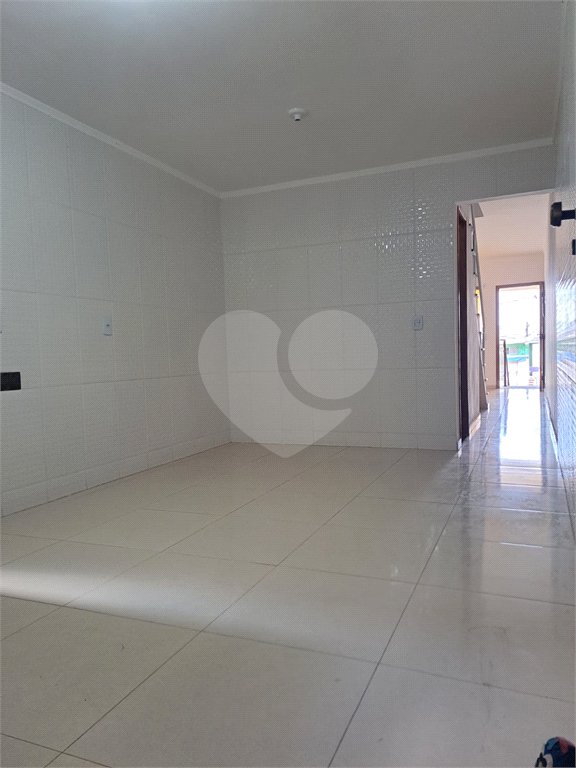 Sobrado novo de 3 quartos, 1 suíte, com 100 m², 2 vagas de garagem à venda no Jardim Eliane SP