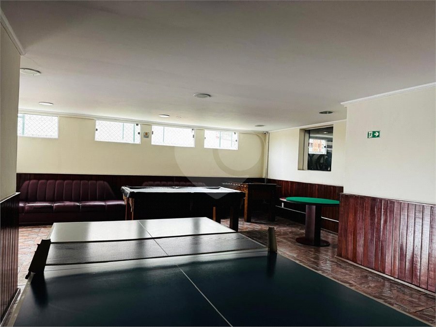 Vende-se Apartamento de 2 Quartos com Sacada na Vila Mascote