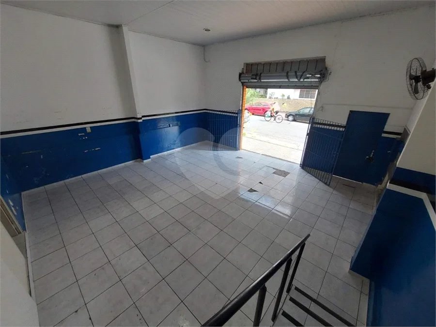 GALPÃO COMERCIAL DE 220,0 M² COM 02 BANHEIROS, COPA COM REFEITORIO, MEZANINO E VAGA DE GARAGEM PARA LOCAÇÃO NA LAPA