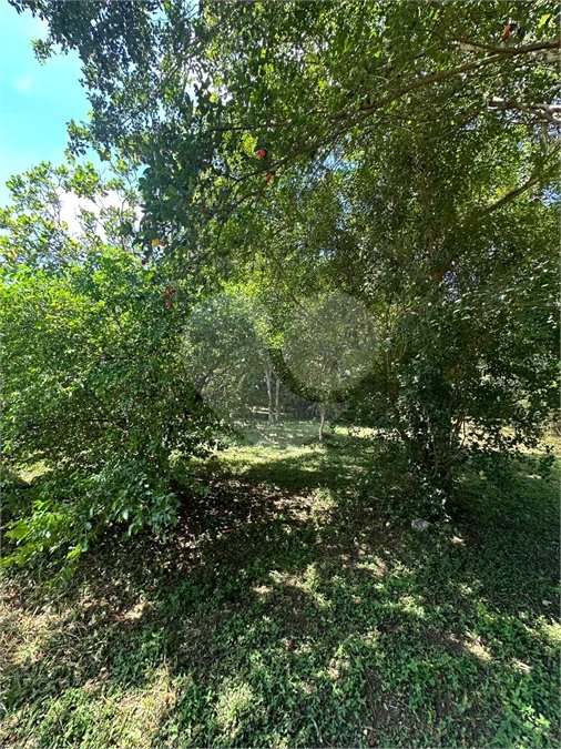 Excelente oportunidade no condomínio Vale das Laranjeiras, em Indaiatuba/SP. - R$ 1.850.000,00 - Terreno de 3.000 m²), com frente de 50 metros, proporcionando diversas possibilidades de projeto. O lote possui ótima localização dentro do condomínio, rodeado de natureza e com fácil acesso