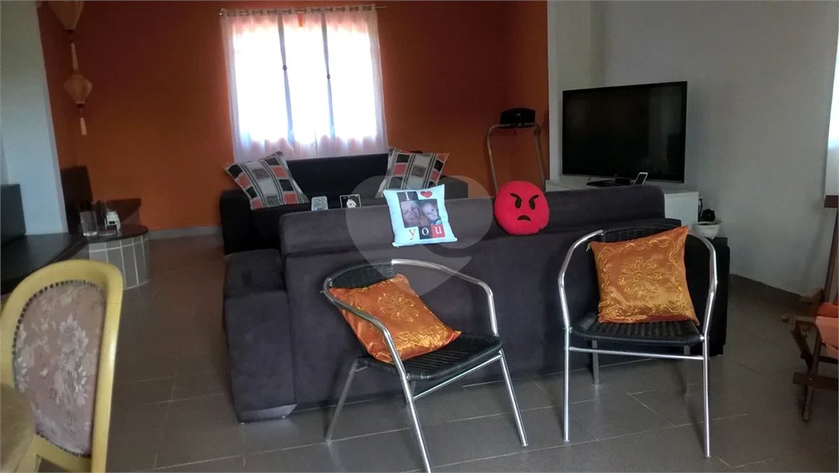 Sítio à venda em Santa Isabel com 2.700m² | Piscina | Casa de Caseiro | Excelente para lazer ou investimento