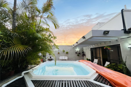 Cobertura linear com 4 quartos, sendo uma suíte no Recreio dos Bandeirantes.