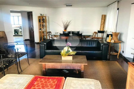 Um por andar ,4 dormitórios,sendo 2 suites,3 vagas, sol de Pinheiros e muito espaço para viver!