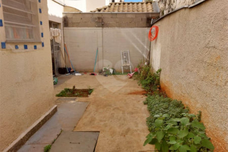 Apartamento no Condomínio Mont Vernon .