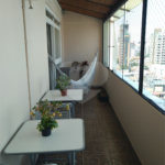 Apartamento duplex, espaçoso, ensolarado. Ideal para uma bela modernização.